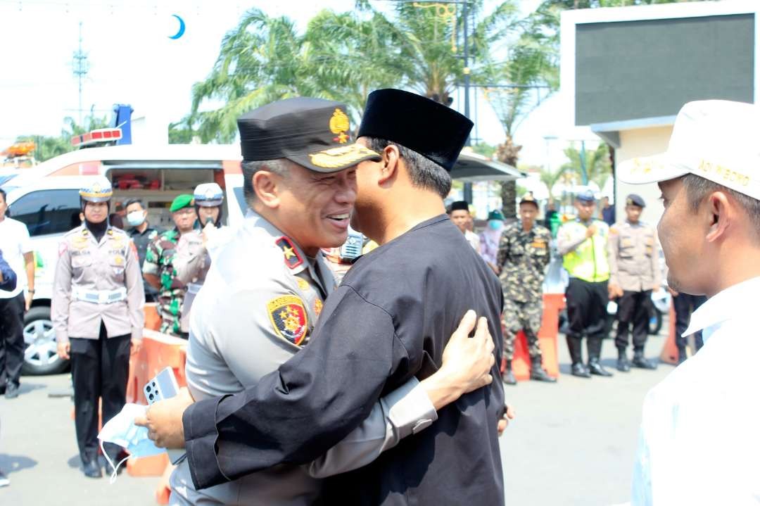 Walikota Pasuruan Saifullah Yusuf (Gus Ipul) dan Wakapolda Jatim Kombes Akhmad Yusep Gunawan. (Foto: Ist)