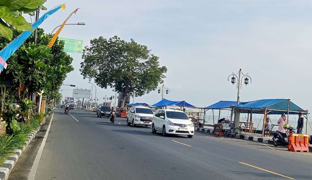 Pantauan arus mudik di jalur Pantura Tuban tepatnya di Jalan RE Martadinata Tuban (Khoirul Huda/Ngopibareng.id)