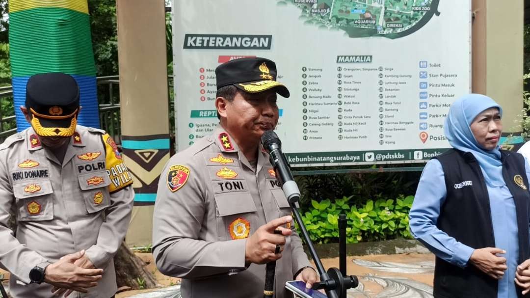 Kapolda Jatim, Irjen Pol Toni Harmanto usai meninjau lokasi wisata di Kebun Binatang Surabaya, Senin 24 April 2023. (Foto: Tangkapan Layar)