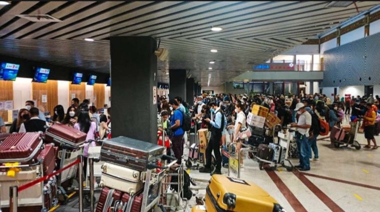 Kepadatan penumpang di Bandara Juanda Surabaya (Foto : Aini/Ngopibareng.id)