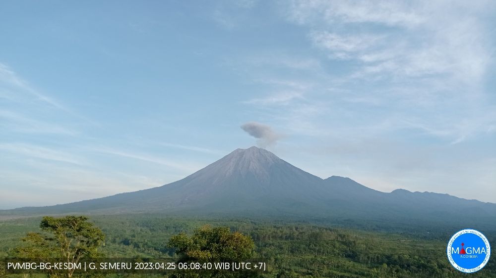 Gunung berapi Semeru, pada pengamatan magma.esdm, pada Selasa 25 April 2023. (Foto: dok. magma.esdm)