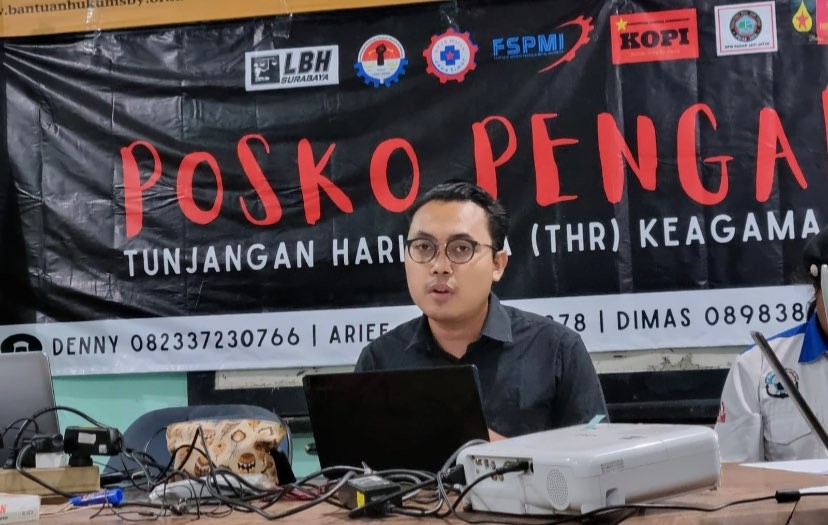 Koordinator Posko THR LBH Surabaya, Dimas Prasetyo. (Foto: Andhi Dwi/Ngopibareng.id)