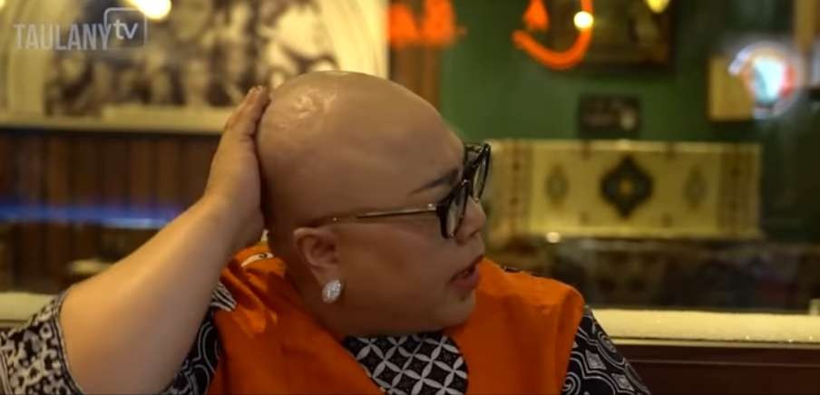 Komedian Nunung Srimulat botak, kemoterapi kanker payudara. (Foto: YouTube Taulany TV)