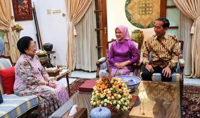 Ketua Umum PDI Perjuangan  Megawati m>enerima kunjungan Jokowo bersama Iriana  di Jl Teuku Umar Menteng Jakarta Pusat ( foto: Media Mega )eda