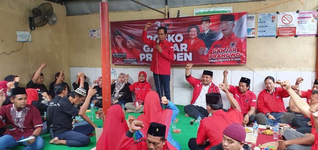 Kader-kader banteng Kota Surabaya bergerak cepat dengan memotori berdirinya posko-posko gotong royong Bersama warga masyarakat. (Foto: Dok PDIP Surabaya)