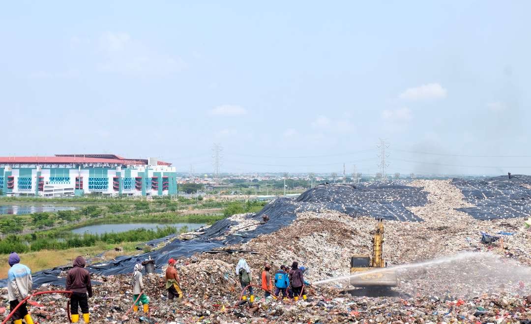 Ilustrasi tumpukan sampah di TPA Benowo Surabaya. (Foto: Humas Pemkot Surabaya)