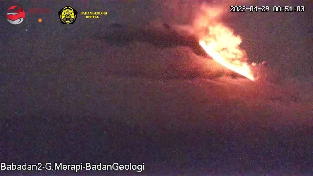 Awan panas Gunung Merapi, Sabtu 29 April 2023 dini hari. (Foto: Twitter BPPTKG)