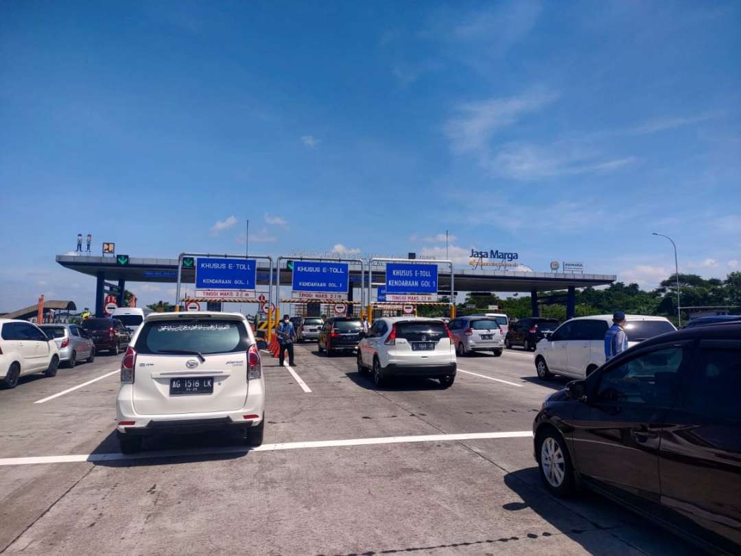 PT Jasamarga Transjawa Tol catat kenaikan volume lalu lintas yang meninggalkan Kota Surabaya melalui Gerbang Tol Warugunung dan Kejapanan Utama. (Foto: Ant)