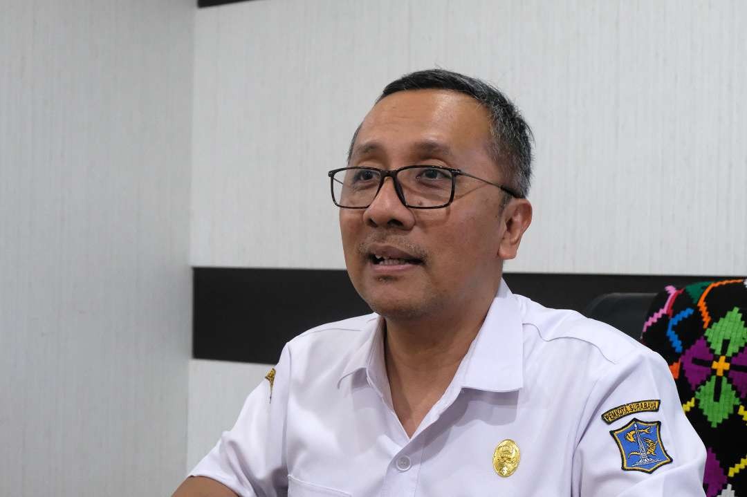 Kepala Dinas Kependudukan dan Pencatatan Sipil (Dispendukcapil) Kota Surabaya, Agus Imam Sonhaji. (Foto: Humas Pemkot Surabaya)