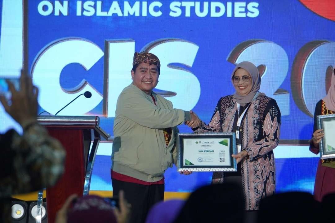 Direktur Pendidikan Tinggi Keagamaan Islam Kemenag Ahmad Zainul Hamdi saat penutupan AICIS 2023 di Auditorium UIN Sunan Ampel Surabaya.  (Foto: hamid abdulloh for ngopibareng.id)