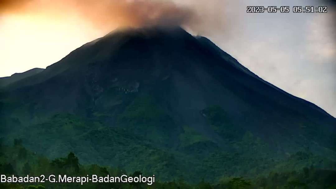 Gunung api Merapi dilihat dari pemantauan Pos Babadan,  Desa Krinjing, Kecamatan Dukun, Kabupaten Magelang, Jawa Tengah, pada Jumat 5-5-2023. (Foto: pos Babadan, dok. magma.bmkg)