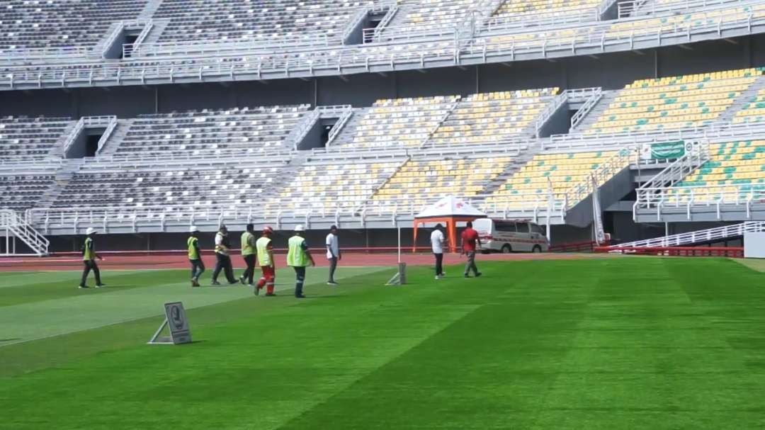 Lapangan GBT yang masih belum bisa digunakan untuk laga tanding Persebaya Surabaya. (Foto: Humas Pemkot Surabaya)