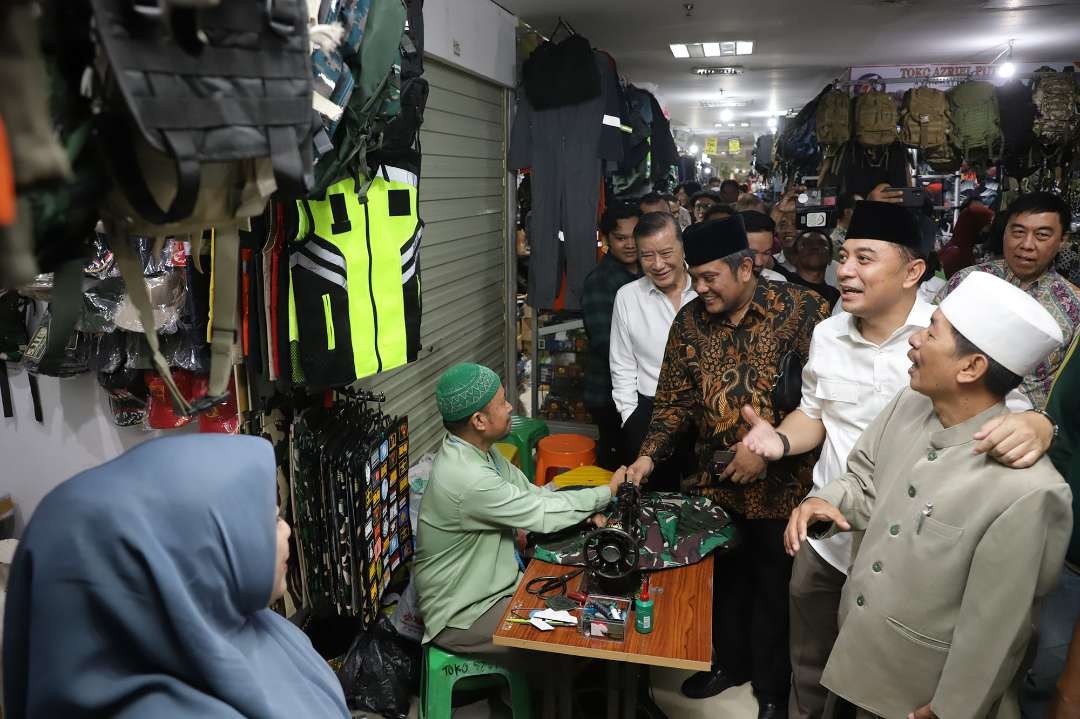 Walikota Surabaya Eri Cahyadi halalbihalal di Pasar Turi Surabaya, Jumat 5 Mei 2023. (Foto: Humas Pemkot Surabaya)