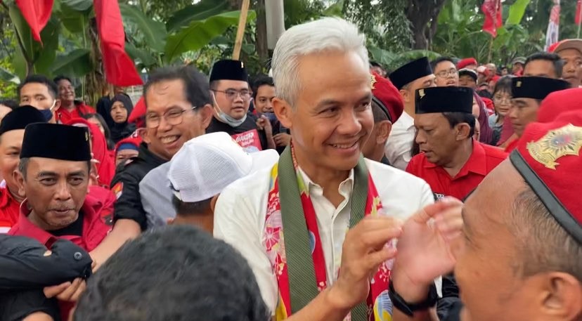 Calon Presiden PDIP Ganjar Pranowo saat datangi rumah kelahiran Bung Karno (Foto: Andhi Dwi/Ngopibareng.id)