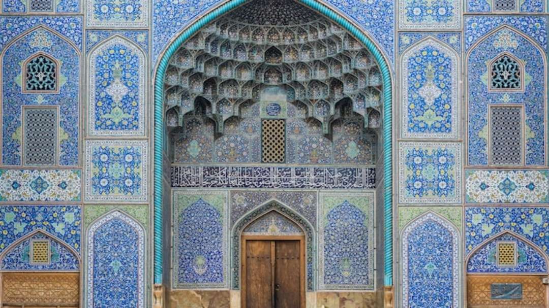 Ornamen masjid yang indah, mencerminkan ajaran Islam yang menyukai keindahan. (Foto: ilustrasi)