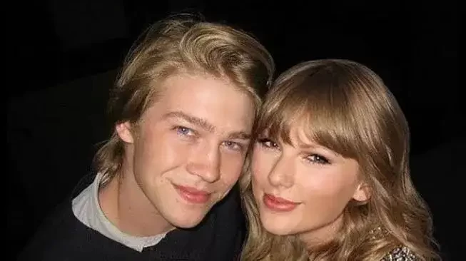 Hubungan musisi Taylor Swift dan Joe Alwyn kandas setelah enam tahun pacaran. (Foto: Twitter)