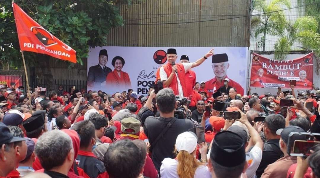 Calon presiden (capres) dari PDIP, Ganjar Pranowo resmikan Posko Pemenangan Capres di Jawa Timur, dihadiri kader partai dan simpatisan. (Foto: Istimewa)