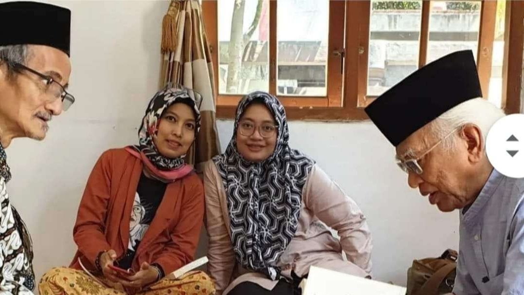 KH Husein Muhammad dan KH Ahmad Mustofa Bisri di Rembang. Silaturahmi halal bihalal. (Foto: dok/ngopibareng.id)