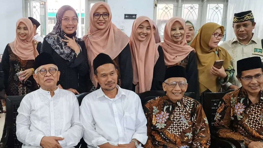 KH Ahmad Mustofa Bisri, Gus Baha dan para kiai di Rembang, Jawa Tengah. (Foto: dok/ngopibareng.id)
