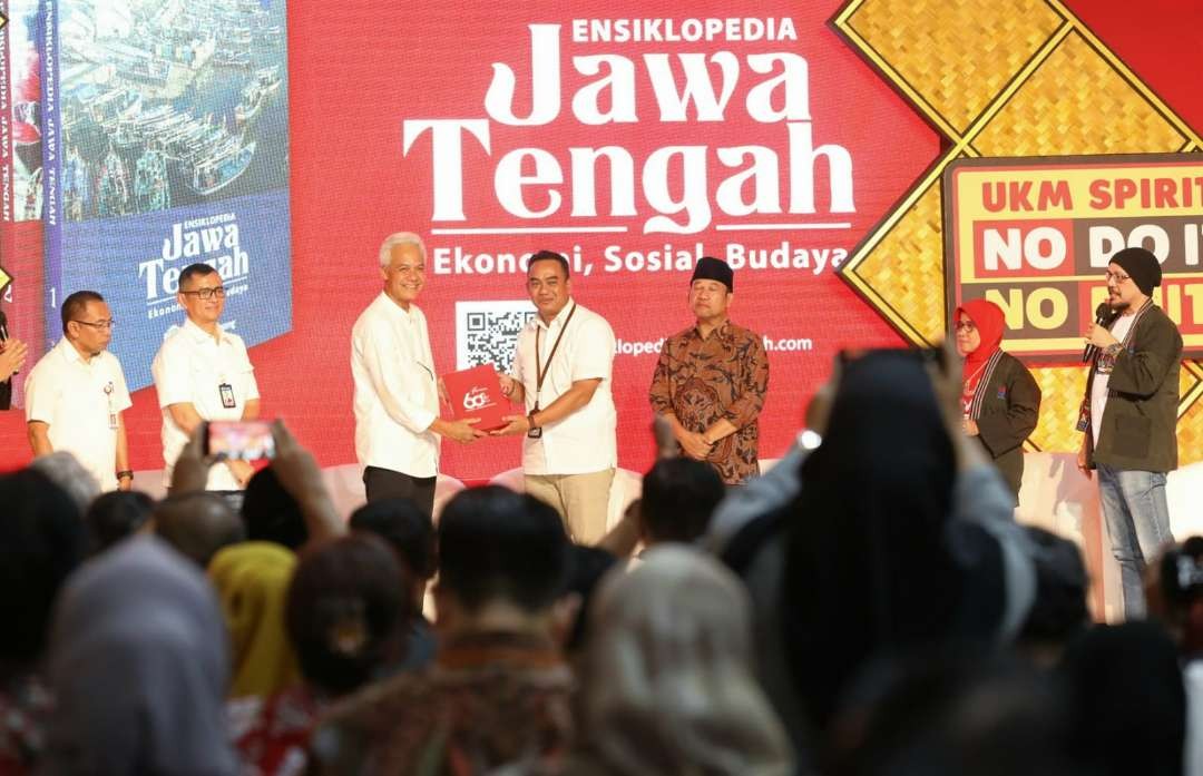 Gubernur Jawa Tengah Ganjar Pranowo di Pameran UMKM di Purwokerto. (Foto: Humas Pemprov Jateng)