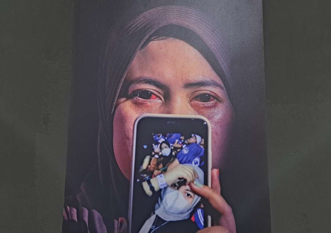 Foto korban Kanjuruhan Diby Fadilah karya Guslan Gumilang jadi Photo of year APFI 2023. (Foto: Pita Sari/Ngopibareng.id)