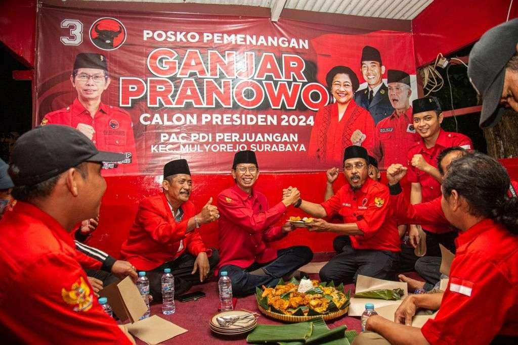 Posko "Ganjar Presiden" terus didirikan kader-kader PDIP bersama warga masyarakat Surabaya. (Foto: DPC PDI Perjuangan Surabaya)