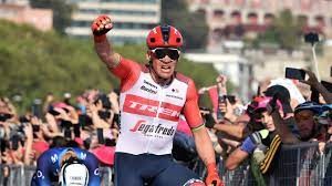 Mads Pedersen (Trek-Segafredo) berhasil menjuarai Giro d'Italia etape 6 sekaligus melengkapi koleksi juara etape di tiga Grand Tour. (Foto: Istimewa)