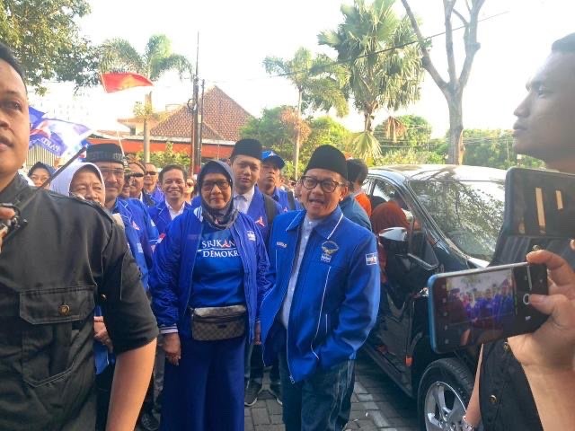 Walikota Malang, Sutiaji saat turut hadir di KPU Kota Malang (Foto: Lalu Theo/Ngopibareng.id)