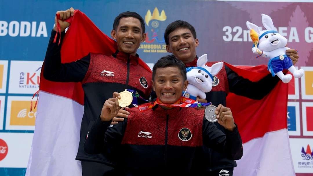 Tiga atlet MTB Cross Country Jatim yakni Zainal Fanani (kiri), Ihza Muhammad (tengah) dam Feri Yudoyono (kanan) menyumbang medali bagi Indonesia di SEA Games 2023 Kamboja. (Foto: Istimewa)