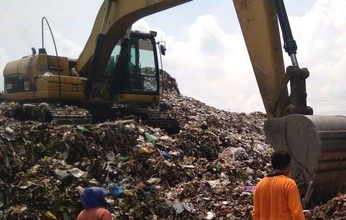 TPA Seboro di Kecamatan Krejengan, Kabupaten Probolinggo menampung rata-rata 1.400 ton sampah per bulan. (Foto: Ikhsan Mahmudi/Ngopibareng.id)