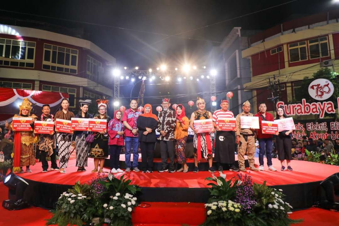 Gubernur Khofifah Indar Parawansa membuka festival Rujak Ulek, rangkaian Hari Jadi Kota Surabaya ke-730. (Foto: Humas Pemprov Jatim)