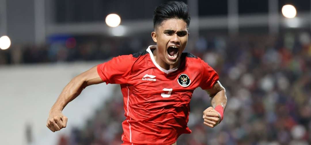 Irfan Jauhari mencetak gol ketiga Indonesia ke gawang Thailand saat Indonesia menang 5-2 di final SEA Games 2023 Kamboja