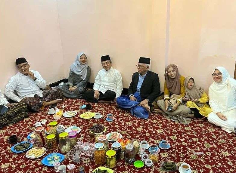 Jalinan keluarga KH Ahmad Mustofa Bisri, Pengasuh Pesantren Raudlatut Thalibin Rembang. (Foto: dok/ngopibareng.id)