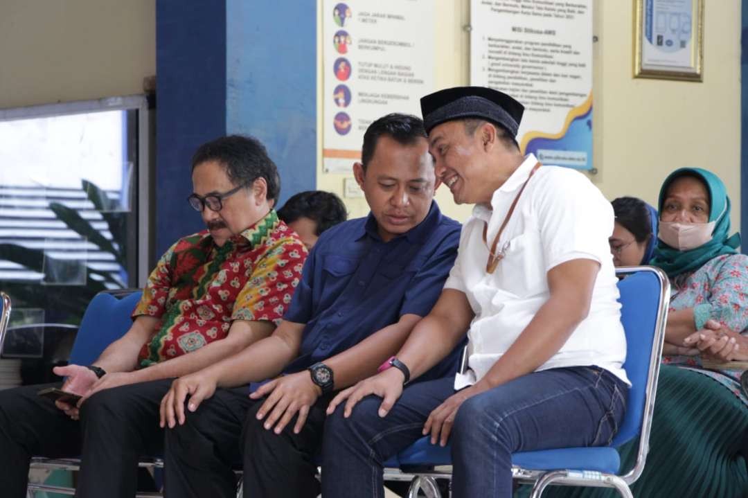 (Dari kiri ke kanan) Ketua Yayasan Pendidikan Wartawan Jawa Timur, Imawan Mashuri,  Kasubag Umum BPSDMP Surabaya, Bagus Winarko, dan Pjs Ketua Stikosa AWS, Jokhanan Kristiyono (Foto: Dok Stikosa-AWS)