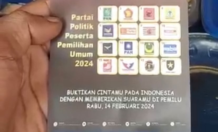Brosur KPU Surabaya yang sempat beredar tanpa logo Partai Gelora dan PKS (Foto: Potongan video)