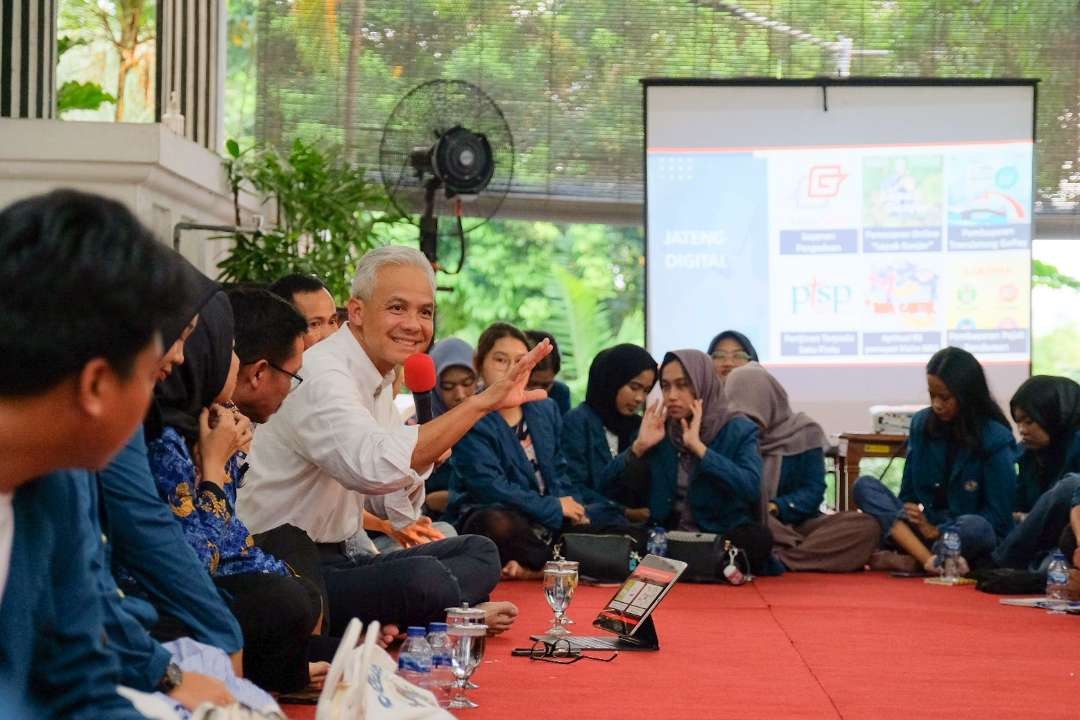 Puluhan mahasiswa Universitas Lampung (Unila) berguru tentang reformasi birokrasi ke Ganjar Pranowo, Senin 22 Mei 2023. (Foto: Istimewa)