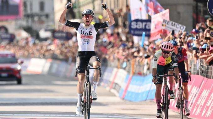Brian McNulty (UAE Team Emirates) berhasil menjadi juara 1 di Giro d'Itallia etape 15 dan sekarang timnya fokus mengejar juara GC. (Foto: Istimewa)