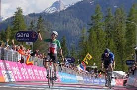 Filippo Zana (Jayco AlUla) berhasil mengubur impian Thibaut Pinot (Groupama FDJ) untuk menjadi jawara di Giro d'Italia etape 18