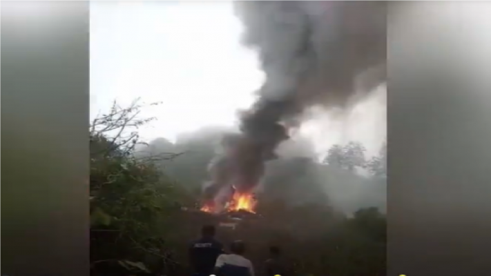 Pesawat jatuh di kebun teh Ciwidet, Kabupaten Bandung, pada Minggu 28 Mei 2023.(Foto: poskota)