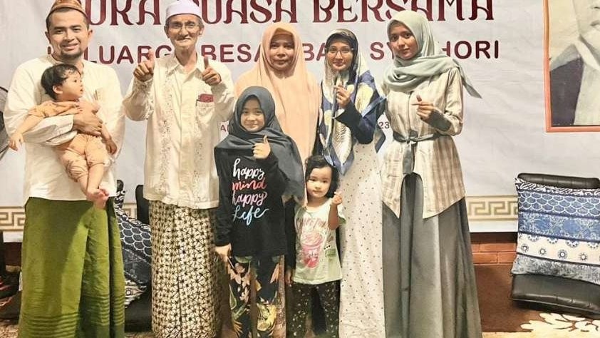 KH Husein Muhammad bersama kerabat Bani Sathori di Cirebon. (Foto: dok/ngopibareng.id)