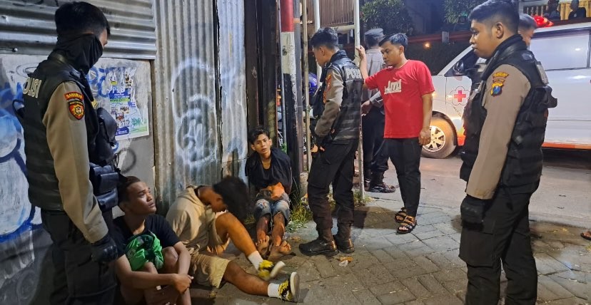 Polrestabes Surabaya perketat penjagaan, antisipasi tawuran gangster. (Foto: dok. Polrestabes Surabaya)