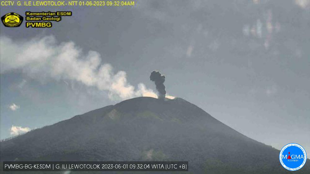 Gunung Ili Lewotolok, di Lembata, Provinsi Nusa Tenggara Timur, meletus Jumat 2 Juni 2023. (Foto: dok. pvmbg)