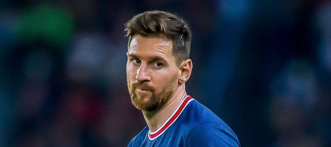 Lionel Messi dipastikan tak akan bertahan di PSG setelah menjalani dua musim dengan klub raksasa Prancis tersebut. (Foto: Twitter/@LMessiStuff)
