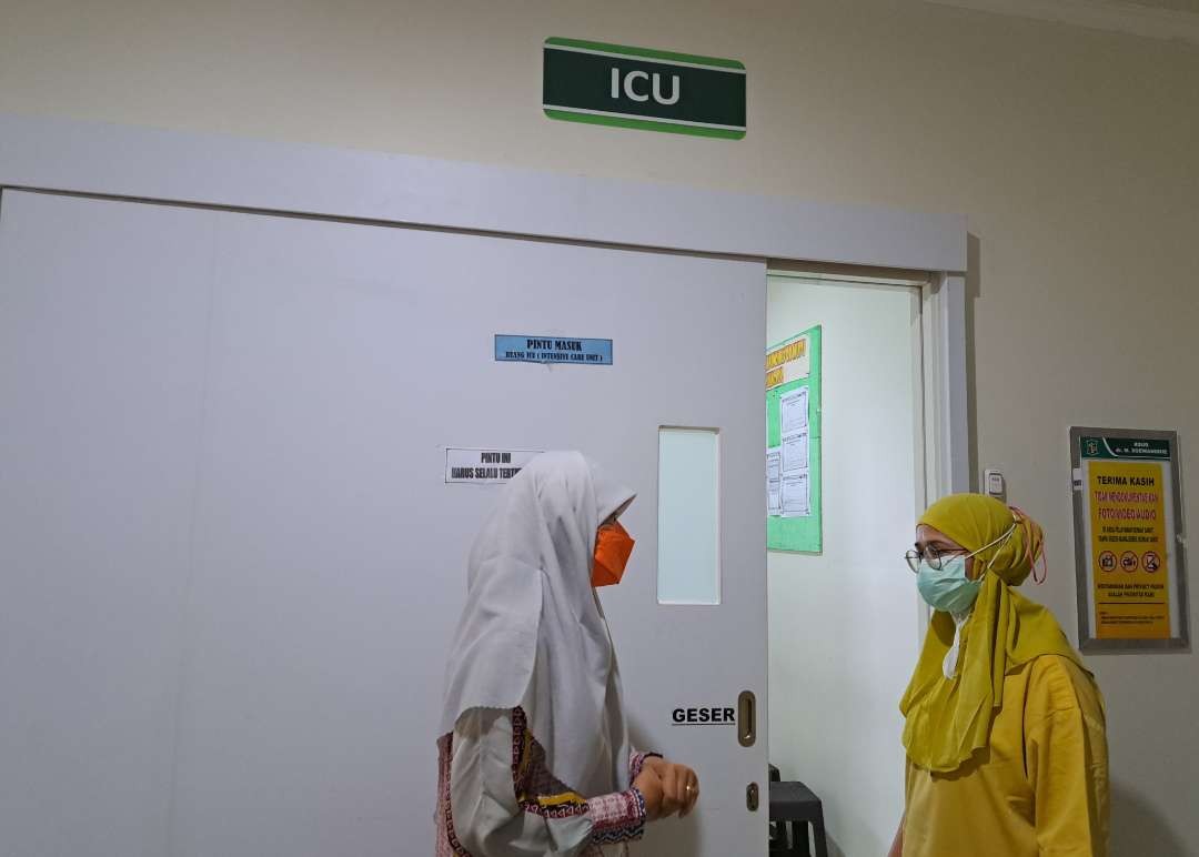 Wakil DPRD Kota Surabaya, Reni Astuti saat melakukan sidak ke ruang ICU RS Soewandhie Surabaya. (Foto: Pita Sari/Ngopibareng.id)