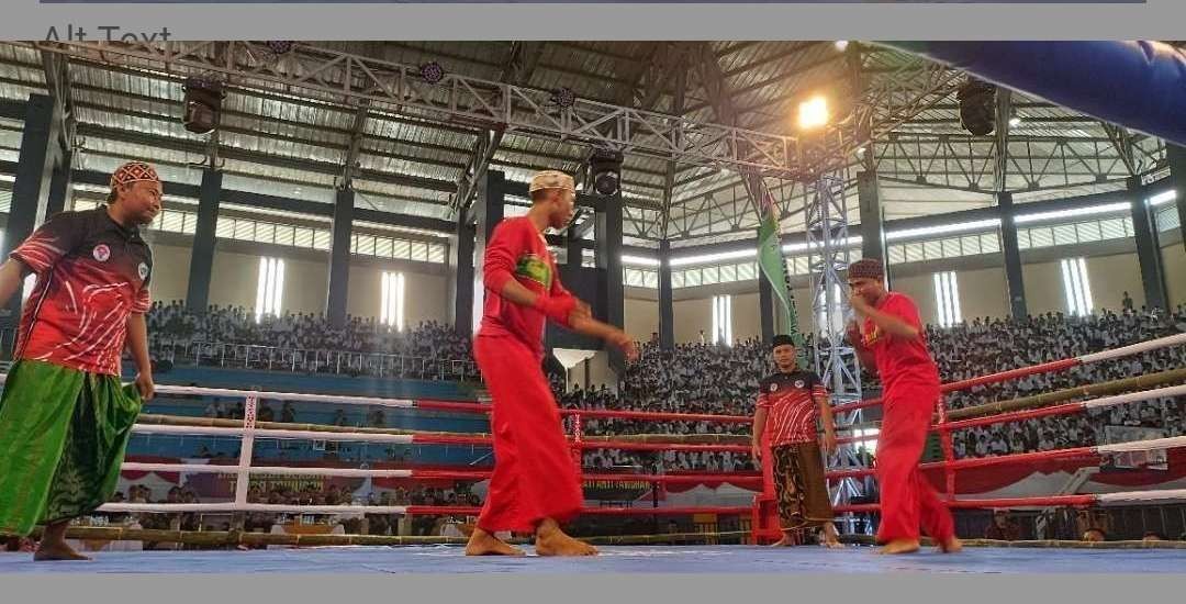 Perebutan sabuk juara pencak dor profesional Dankor Brimob Polri. (Foto: Fendi Lesmana/Ngopibareng.id)