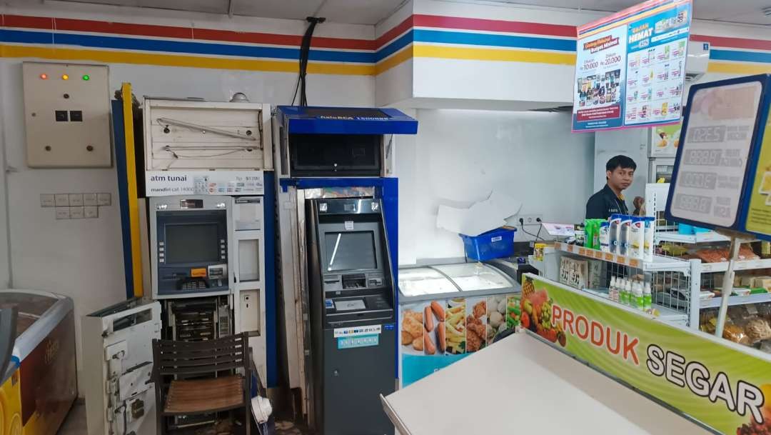 Kondisi ATM Bank Mandiri yang dibobol maling (foto:istimewa)