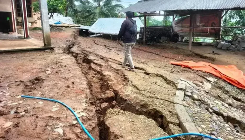 Bencana pergerakan tanah di Desa Tumpuk, Kecamatan Sawoo, Kabupaten Ponorogo pada 28 Februari 2023. (Foto: dok. Polsek Sawoo)