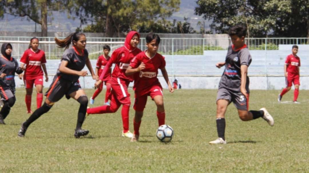 Ilustrasi sepak bola wanita. (Foto: Fariz Yarbo/Ngopibareng.id)