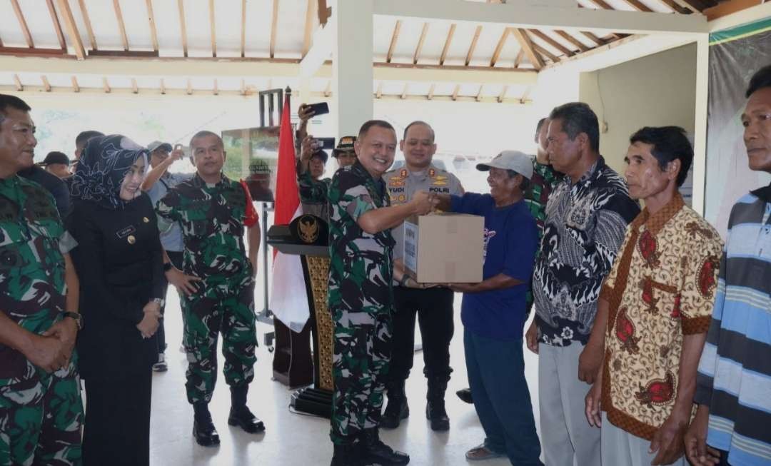 Tim Wasev Mabes TNI AD meninjau pelaksanaan TMMD di Mojokerto.(Foto Dokumen Kominfo)