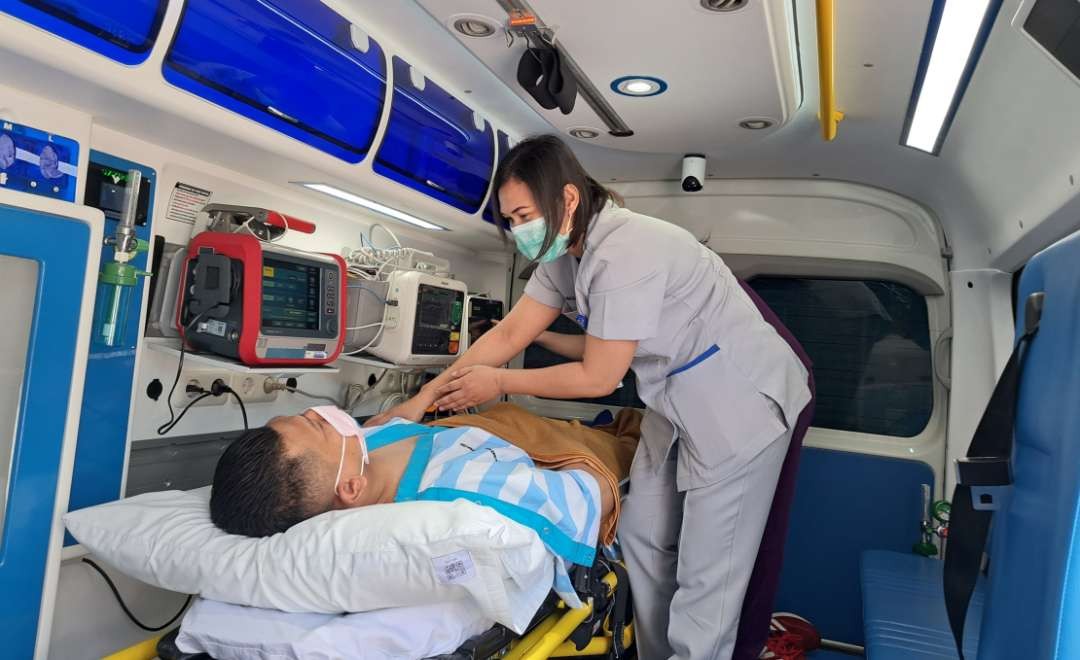 Ambulance berbasis smart system yang ada di NH untuk pertolongan pertama pasien. (Foto: Pita Sari/Ngopibareng.id)